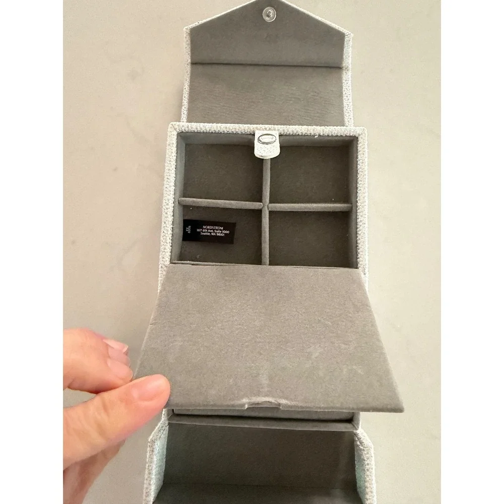 Nordstrom Silver Holographic Travel Jewelry‎ Organizer Box Grey Velvet Interior
